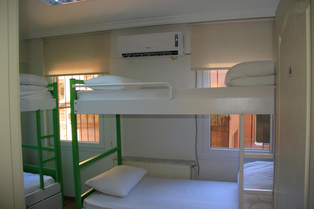 In House Hostel Izmir Exterior photo