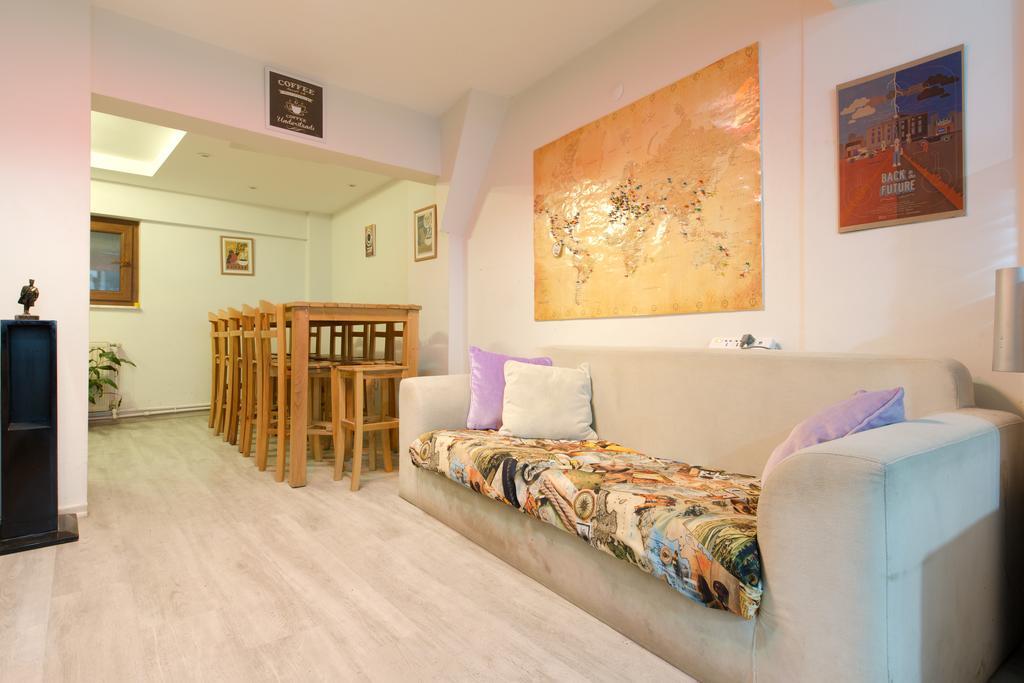 In House Hostel Izmir Exterior photo